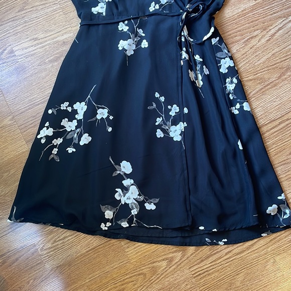 Dynamite Short Sleeve Wrap Dress - Picture 5 of 6